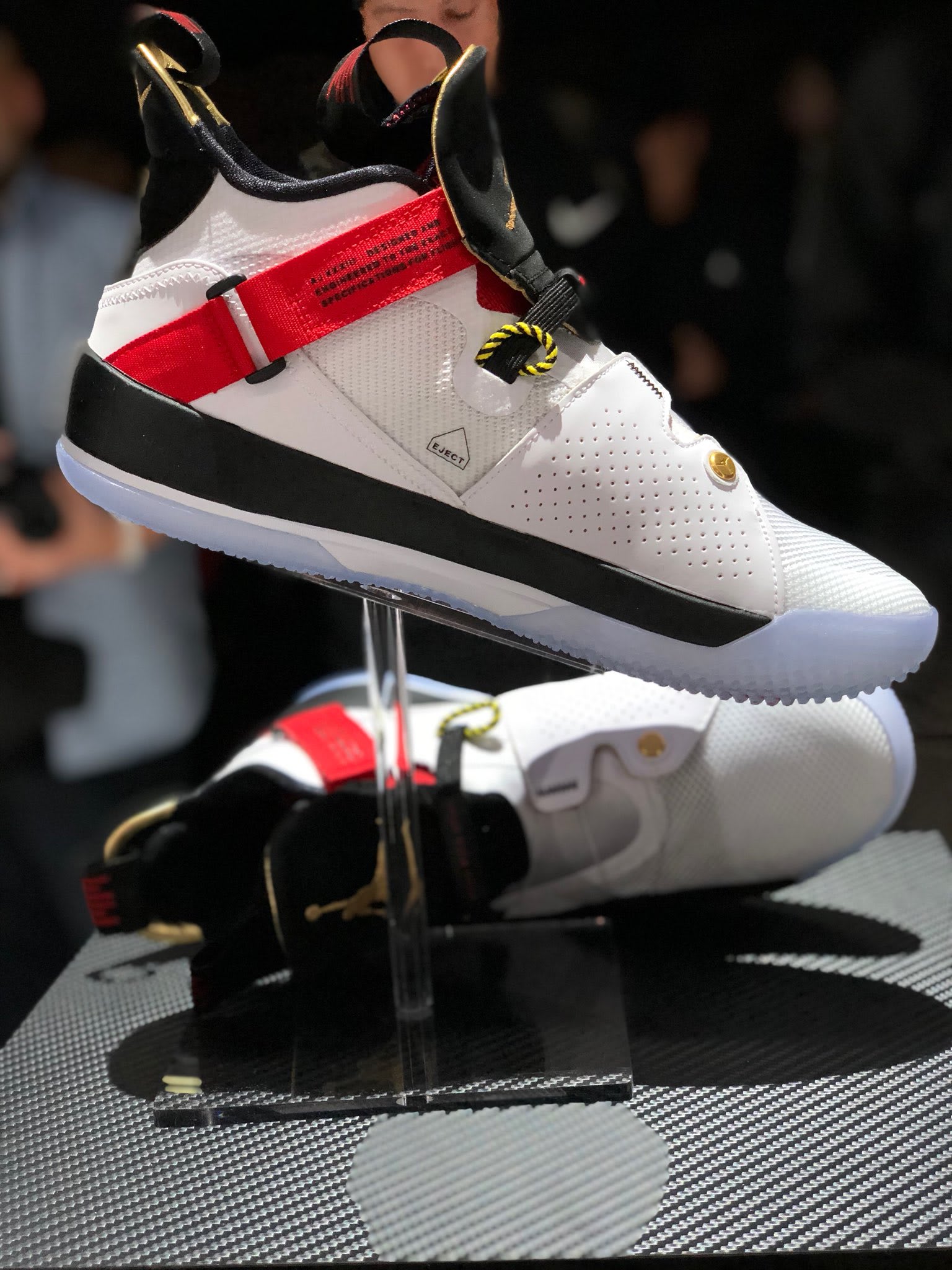air jordan 33 今日震撼登场!即将发售的 5 双配色谍照释出