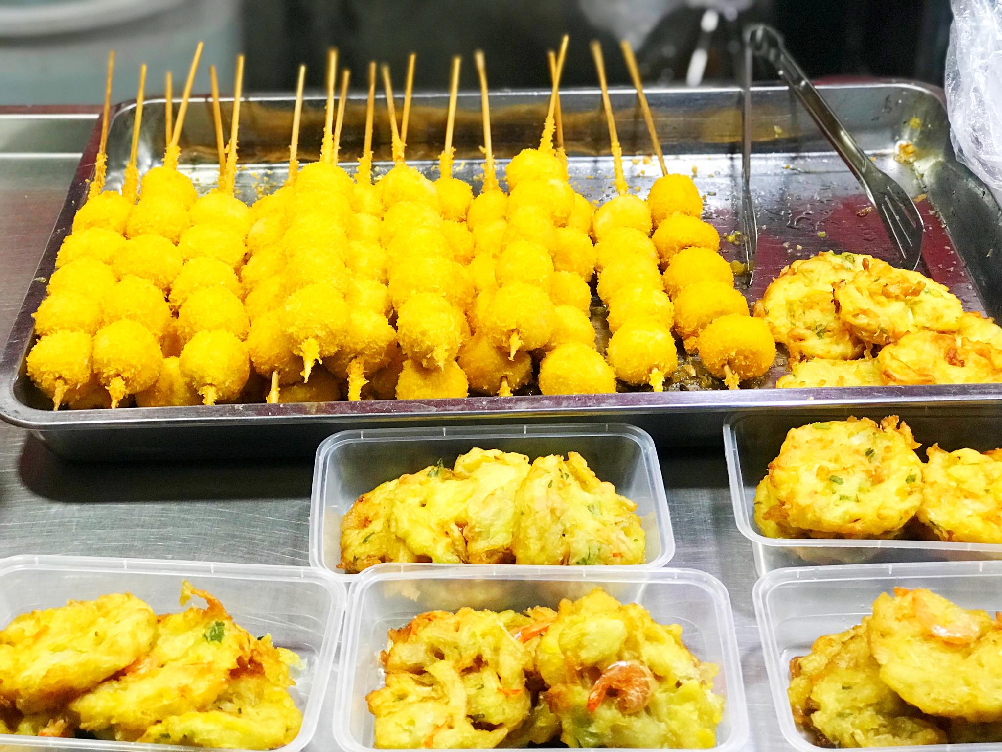 这个类似油炸物的金黄色的食物,不知道叫什么,但品相看着不错,只可惜