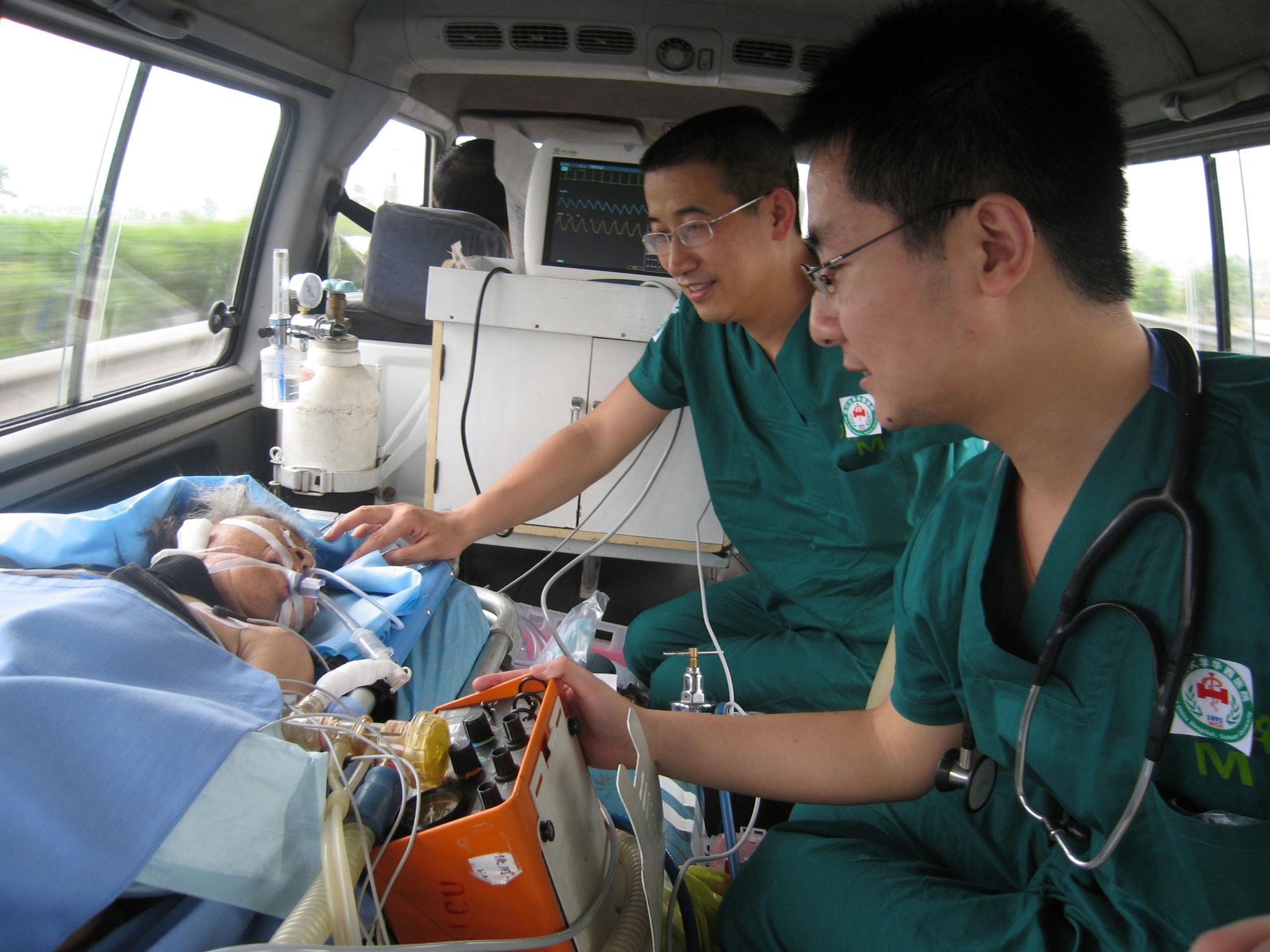 汶川地震后7位医生与7个孩子的十年约见与不见我们都是家人