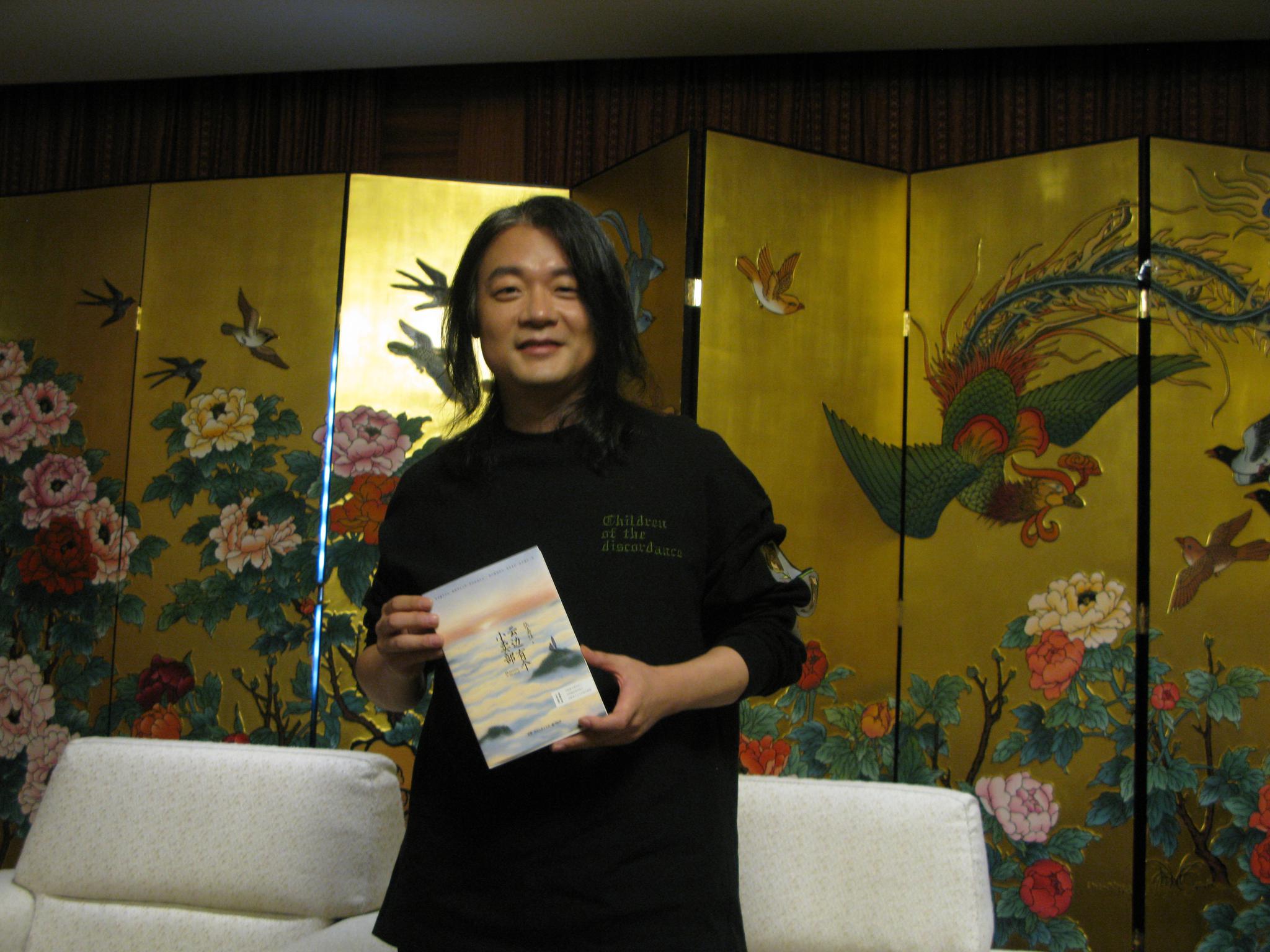 【娱视频】张嘉佳:新书写的是我卑微的一面