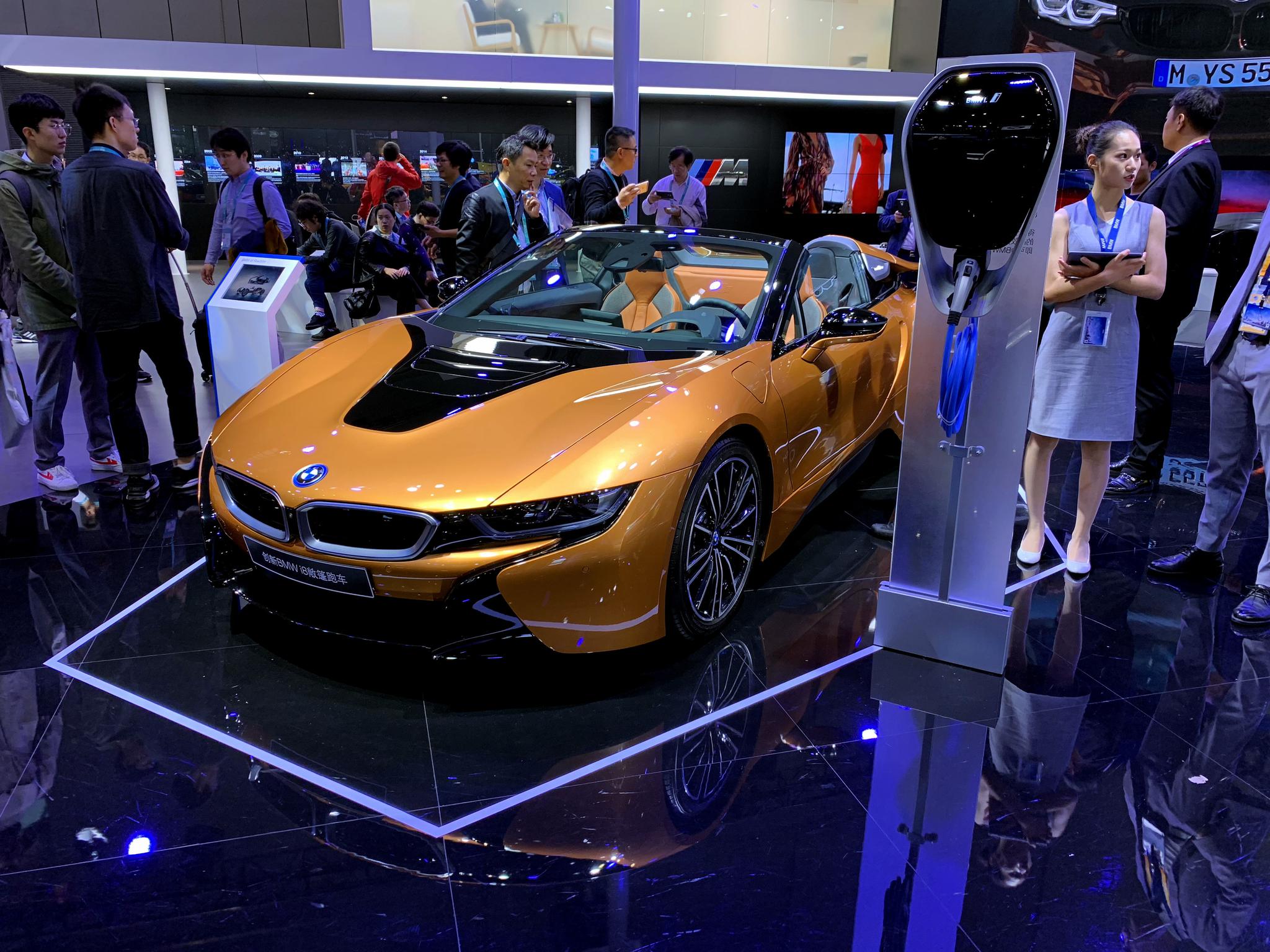 走进首届进博会汽车展