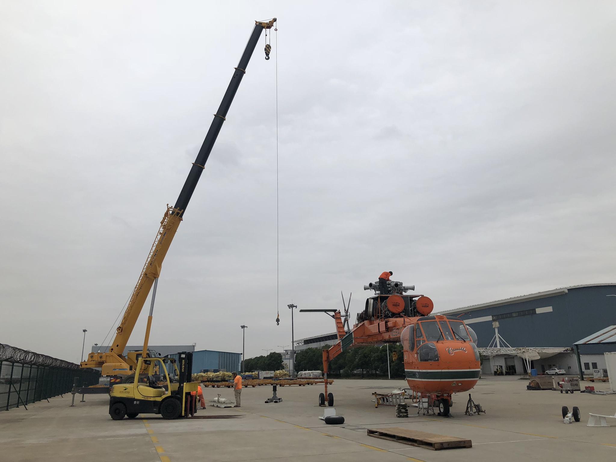 空中吊车从南京机场再度起飞搭乘专机返回美国休斯顿