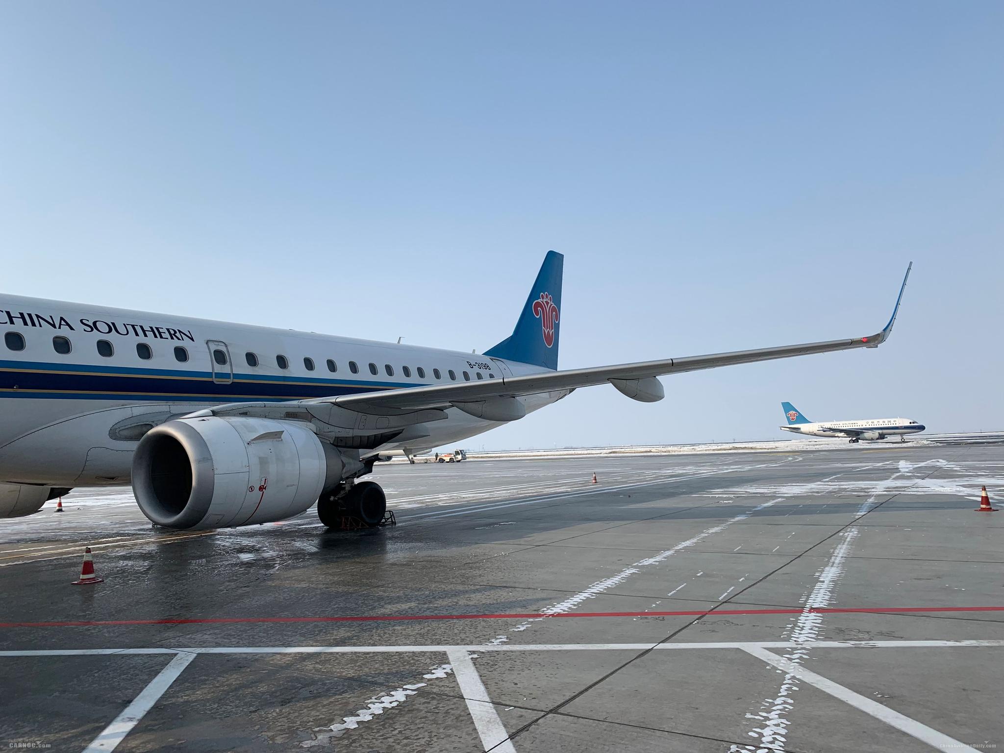 乌鲁木齐机场遭遇降雪影响部分航班延误