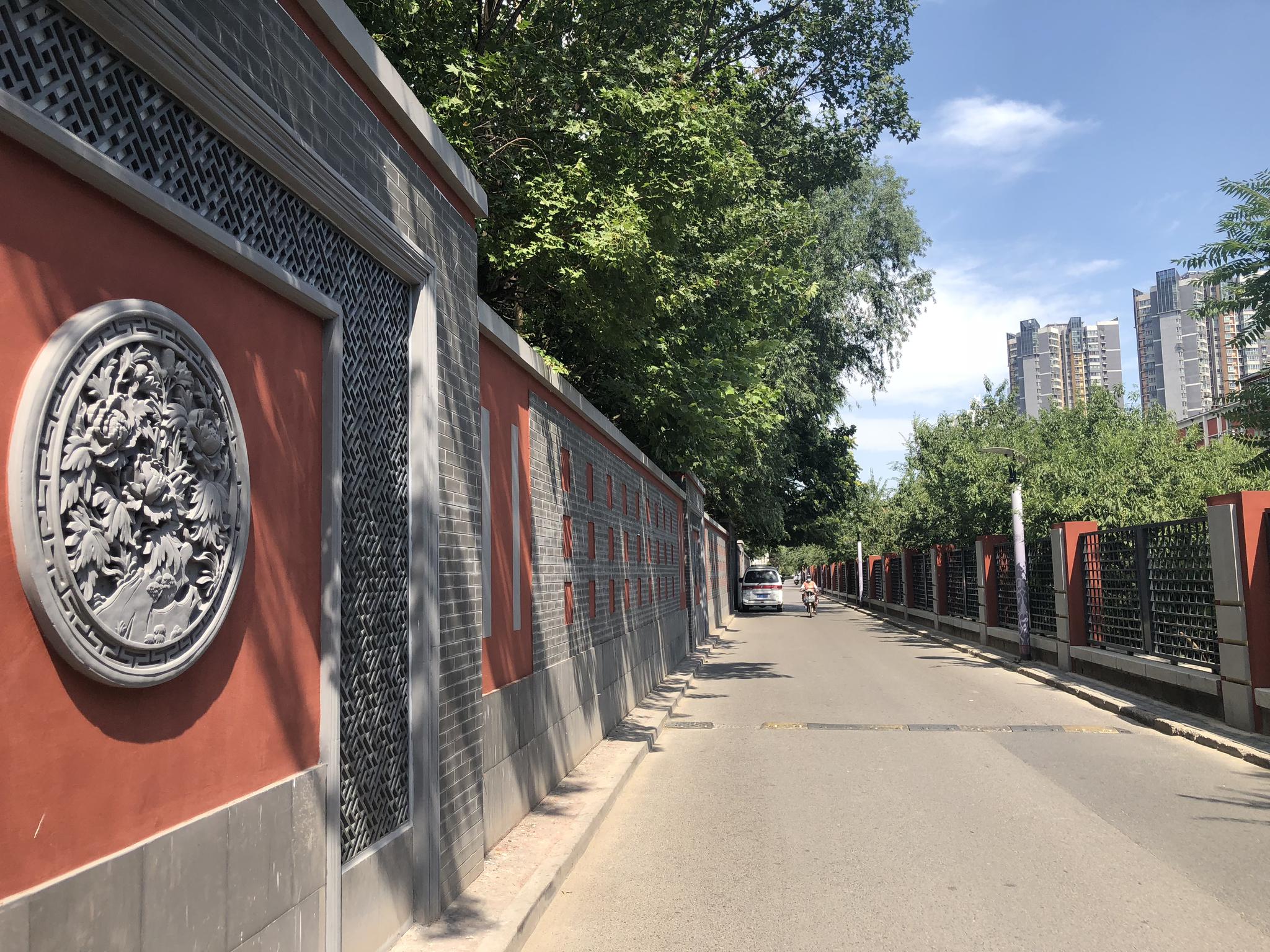 破烂路变赏花街朝阳六里屯30条背街小巷整治完毕