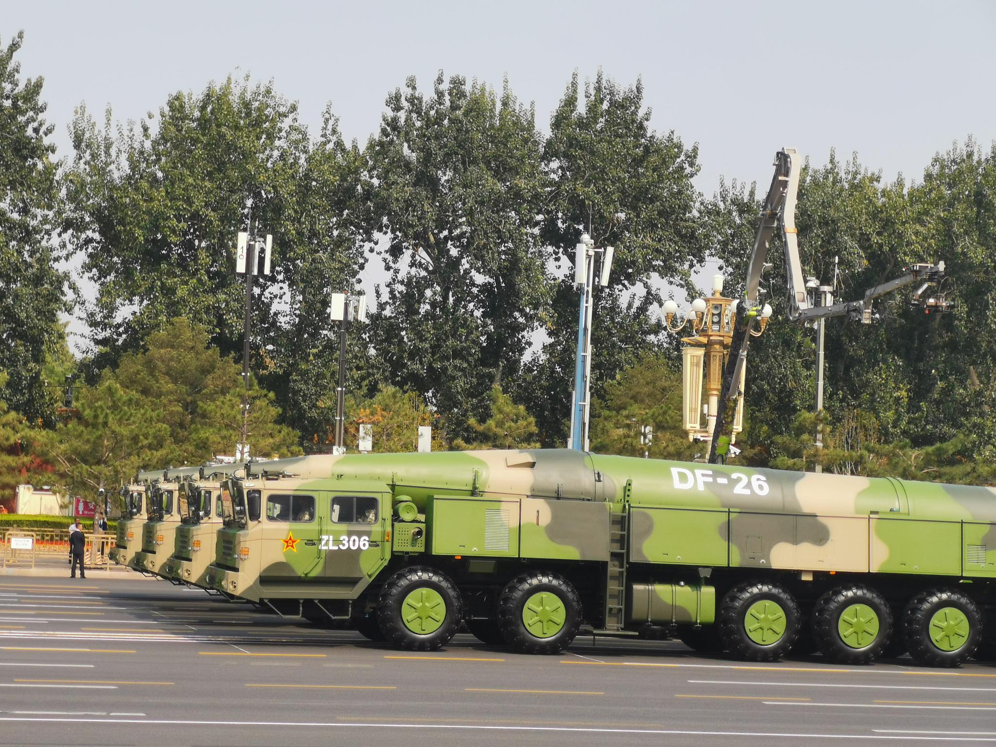东风-26核常兼备导弹方队.