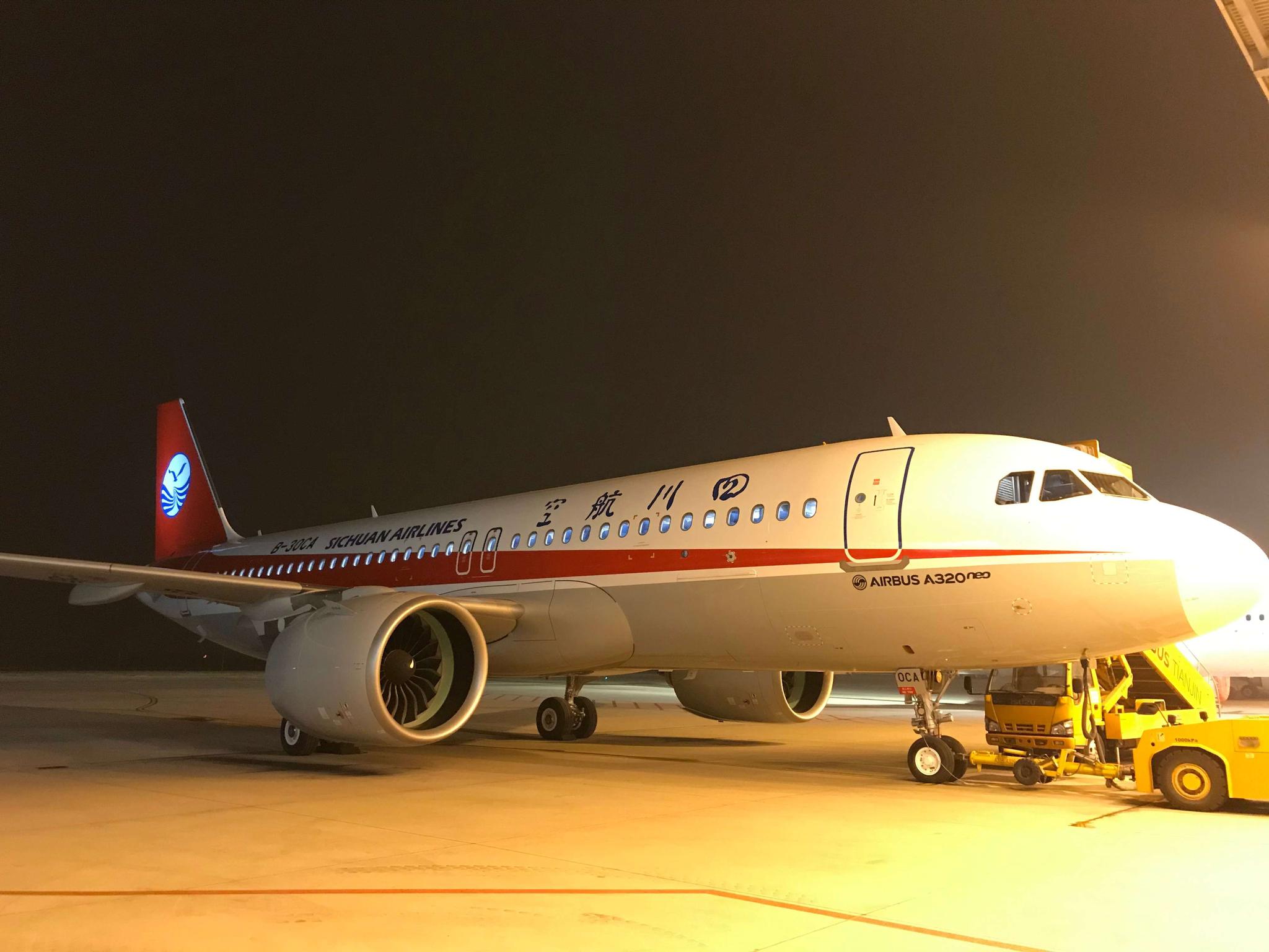 11月22日,b-30ca/a320客机,b-308p/a330货机抵达成都,正式加盟川航.