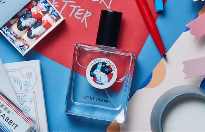 茅台帆布鞋，榴莲洗发水，还有白酒味儿的雪碧？ 这波跨界也太让人上头了叭！