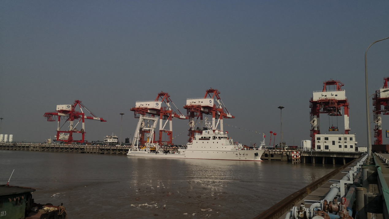 向阳红22交付系我国首艘3000吨级大型浮标作业船