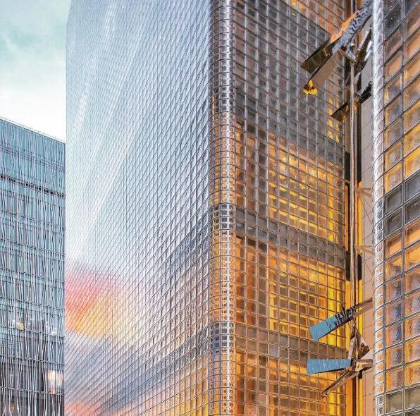 为什么香奈儿,爱马仕争相用玻璃砖建宫殿,但普通人却避之不及?