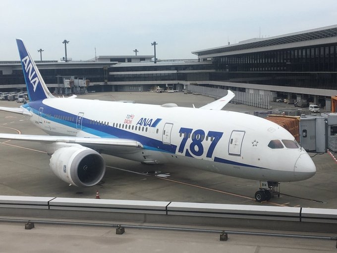 全日空的这架787-8飞机设3舱,商务舱32座,高端经济舱14座,经济舱138座