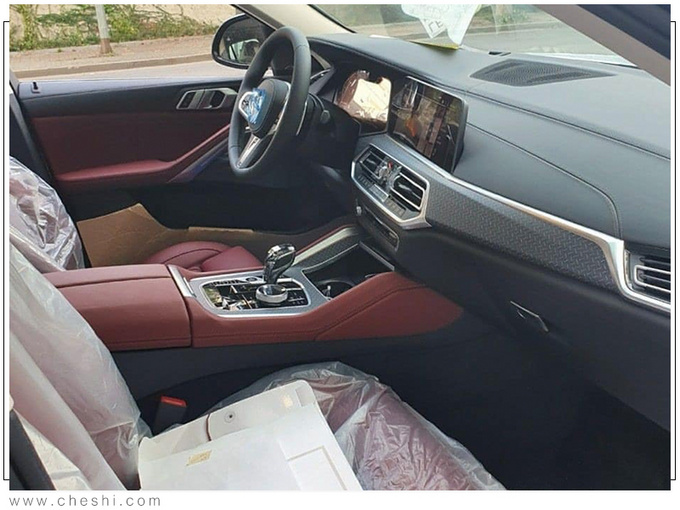 宝马新X6街拍，比奔驰GLE还豪华，路人扒窗户看了好半天