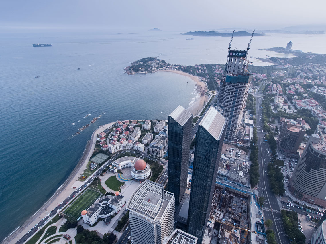 gad新作青岛深蓝中心超高层综合体进驻滨海空间
