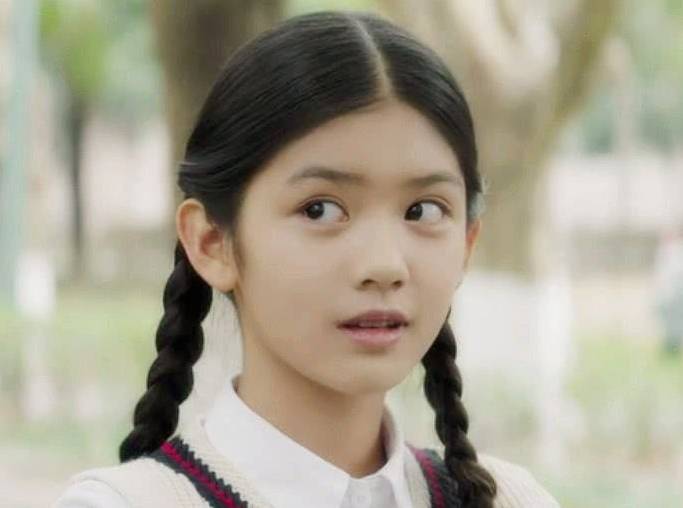 正文                              赵蕴卓今年才刚满12岁,按理说不