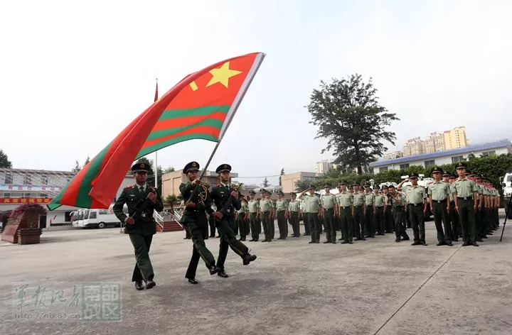 武警部队军旗您的首批老兵向您告别来了