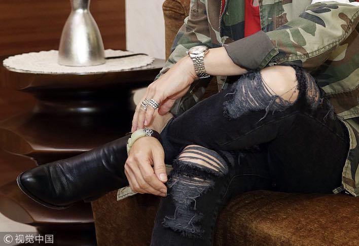 右腿放二郎腿鸡皮疙瘩的简单介绍 右腿放二郎腿鸡皮疙瘩的简单介绍