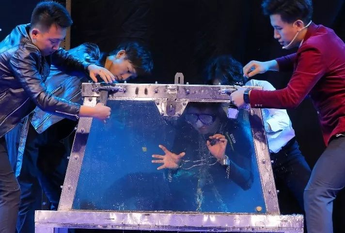 水下逃生,悬崖逃生造梦师---银术可噬梦者---若水现象级抖音网红魔术