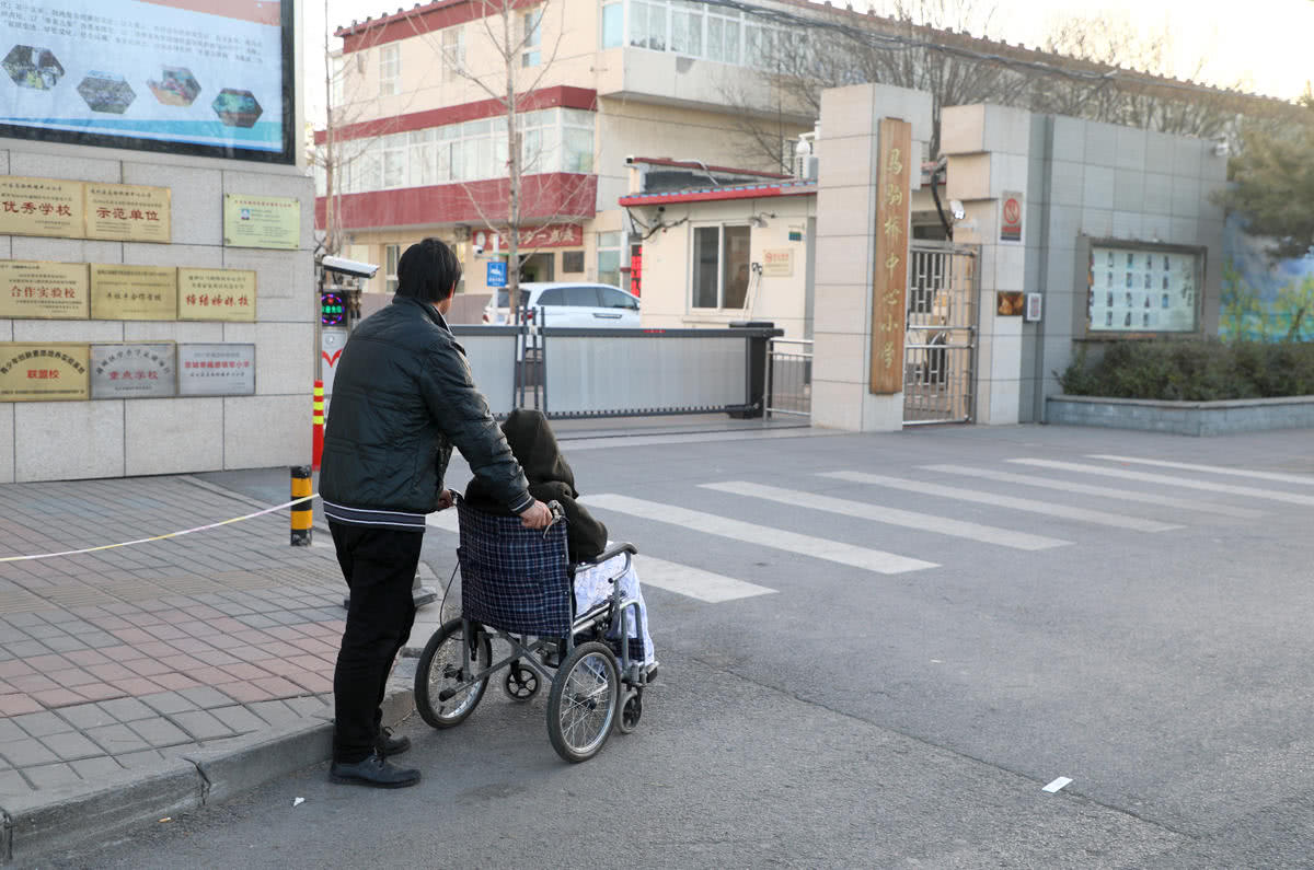10岁男孩患神经母细胞瘤,六年花了一百万:我想