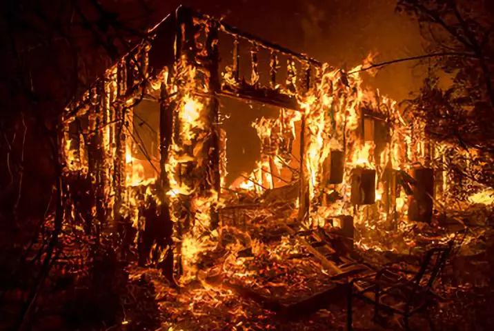 此外,火灾中有人趁火打劫,已被逮捕.