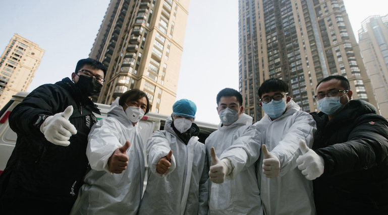 战疫实录武汉城市逆行者市民自发组建志愿队接送医生运