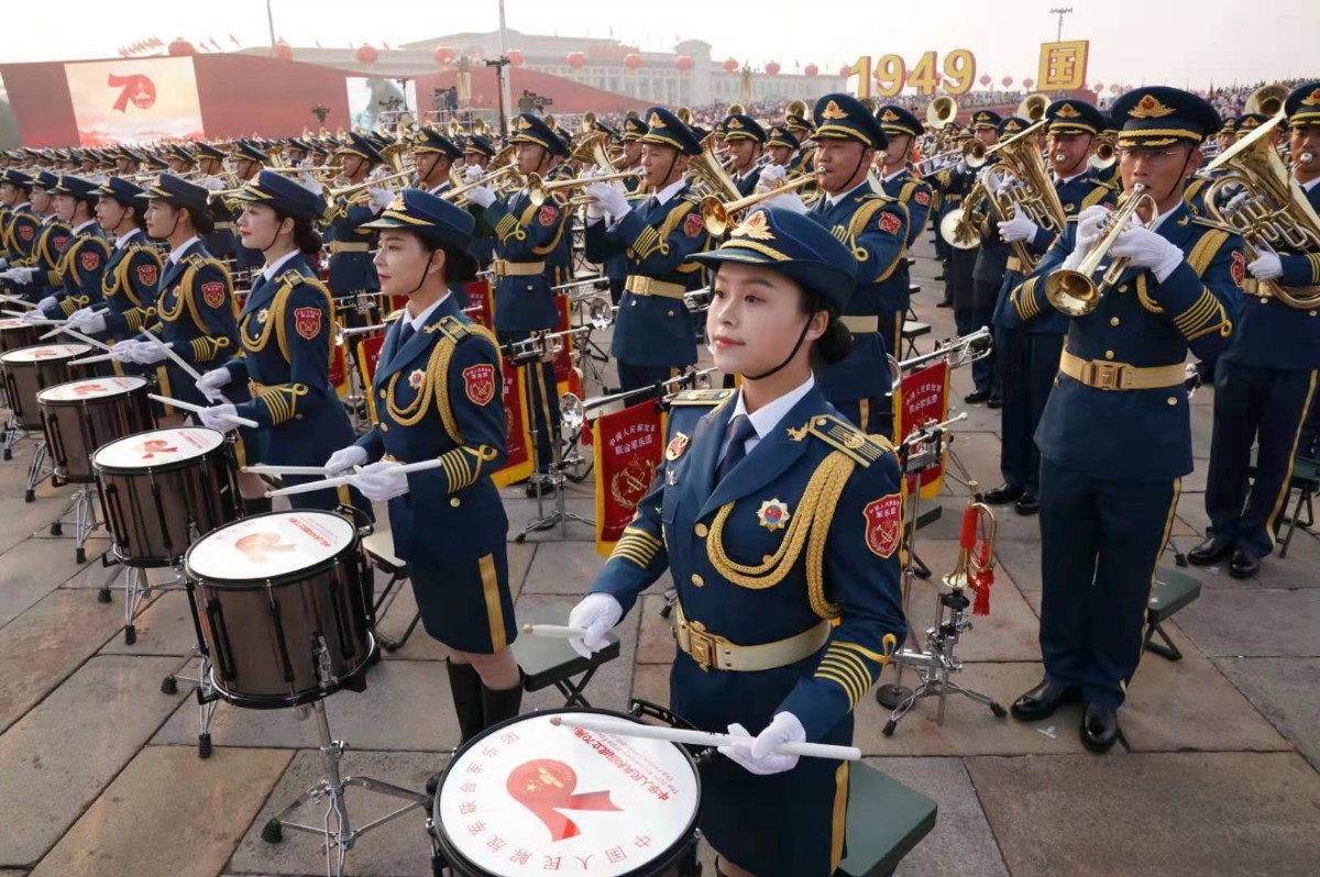 新中国阅兵史上最大规模军乐团持续立正演奏4小时