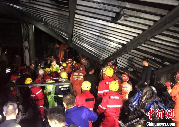 图为：救援现场 消防系统供图