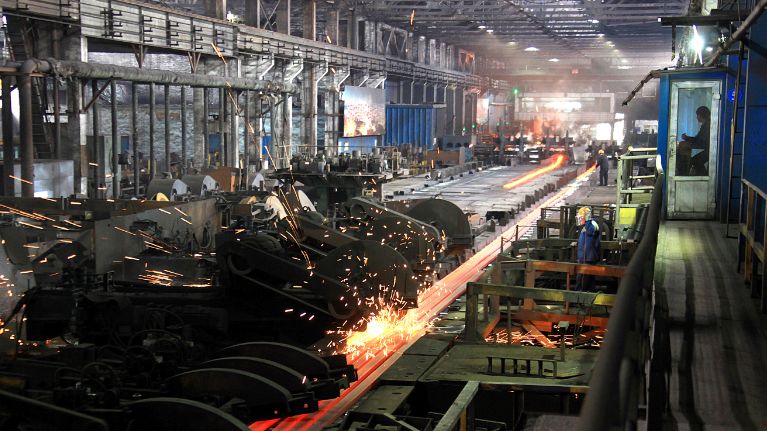 据该项目施工负责人介绍,如今轧钢车间保留了原来的结构体系,遵从原有