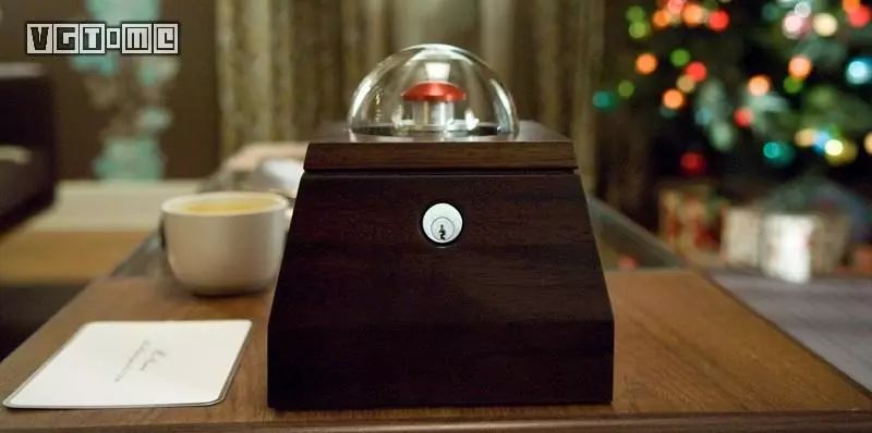 约定俗成的「核弹发射器」为何都是红色按钮?