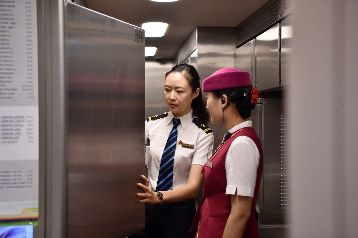 中国铁路正青春——京津城际首发列车长的高铁十年