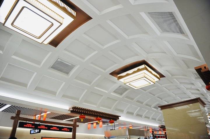 济南地铁3号线龙奥大厦站,超大壁画完美诠释湖光山色