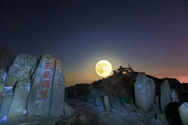 登泰山游泰安!市政府研究发展夜间旅游经济,让泰城夜晚更有魅力