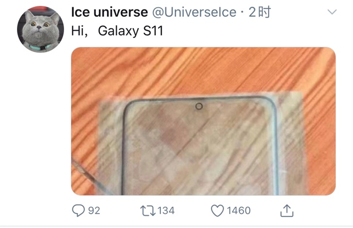 三星S山东保护膜曝光:额头边框更窄,打孔前摄居中