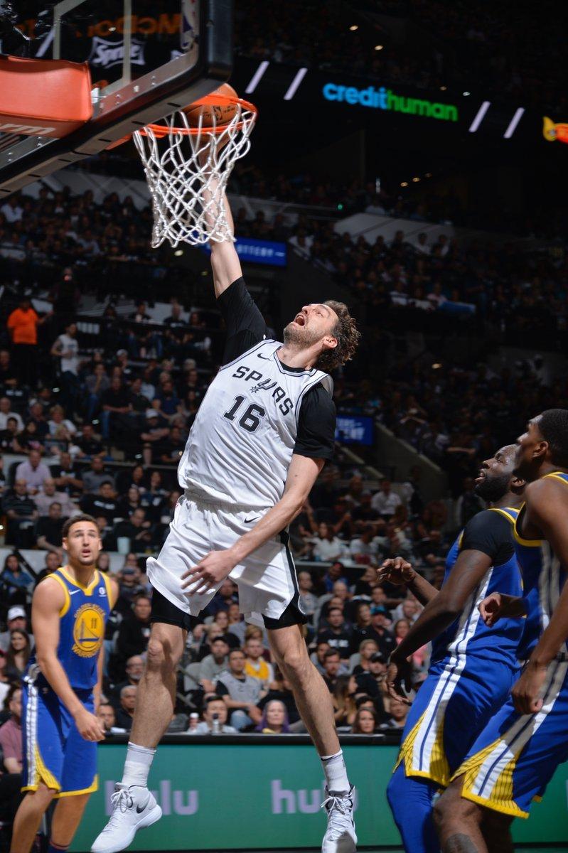 组图:马刺负于勇士 追梦强硬突破加索尔暴扣