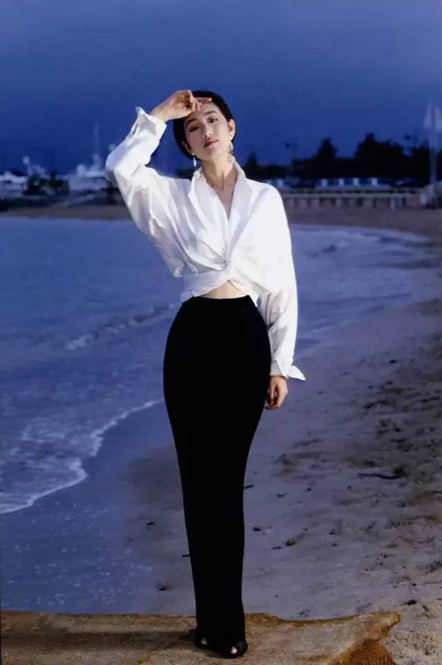 巩俐20岁旧照曝光,青涩绝美,难怪林青霞都对她羡慕不已