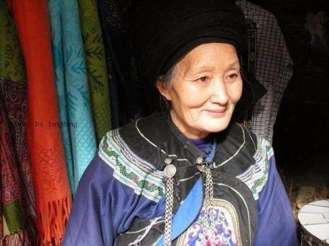 中国最后一位压寨夫人:95岁依旧美丽,还原年轻时的照片美哭了