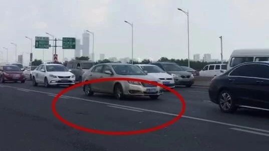 油罐车空的也说超载?还被罚款一万元,谁知交警