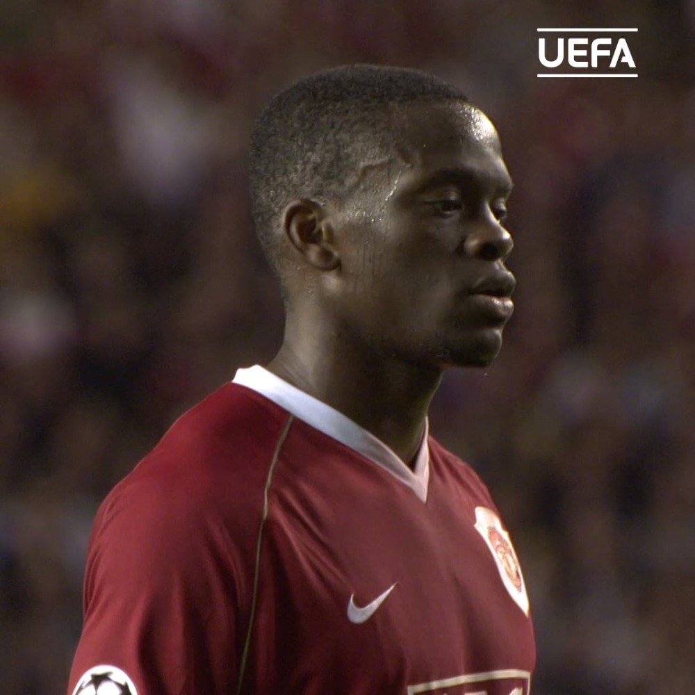 2004年1月,路易斯-萨哈加盟曼联足球俱乐部