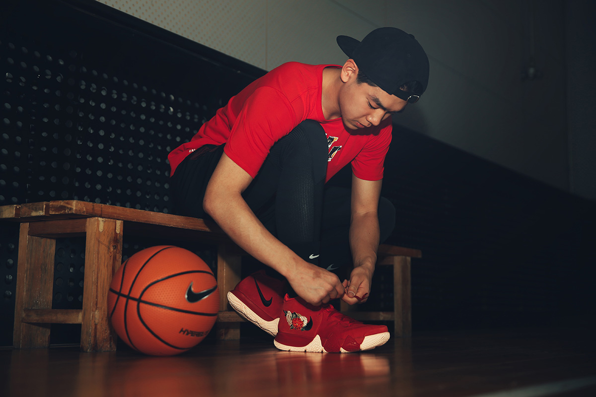 一生只有一次耐高,完成捍卫王座的使命|欧文|耐克|篮球_新浪新闻