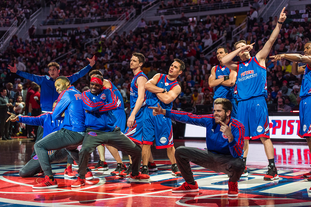 nba直播被忽略的镜头,nba赛场仪式蕴含的商业价值(之二)