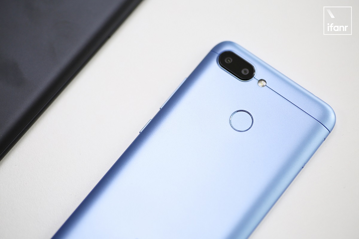 正面 18:9 的"千元全面屏",720p 的分辨率,与去年的红米 5 plus 相比