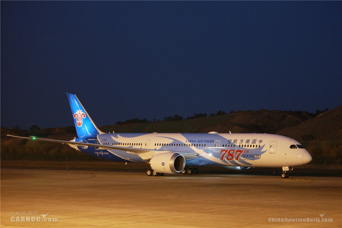 南航接收波音公司全球第787架梦想飞机