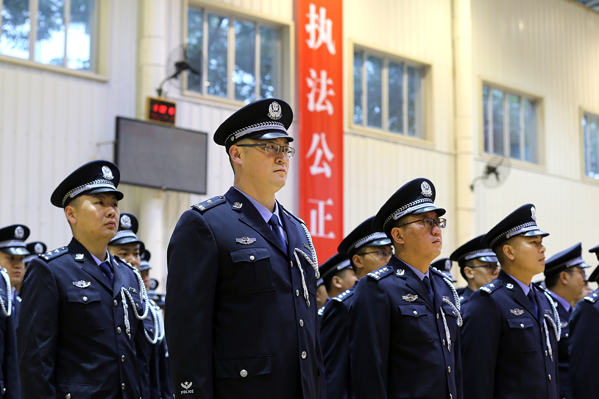 广州边检总站边防转改官兵集体换装