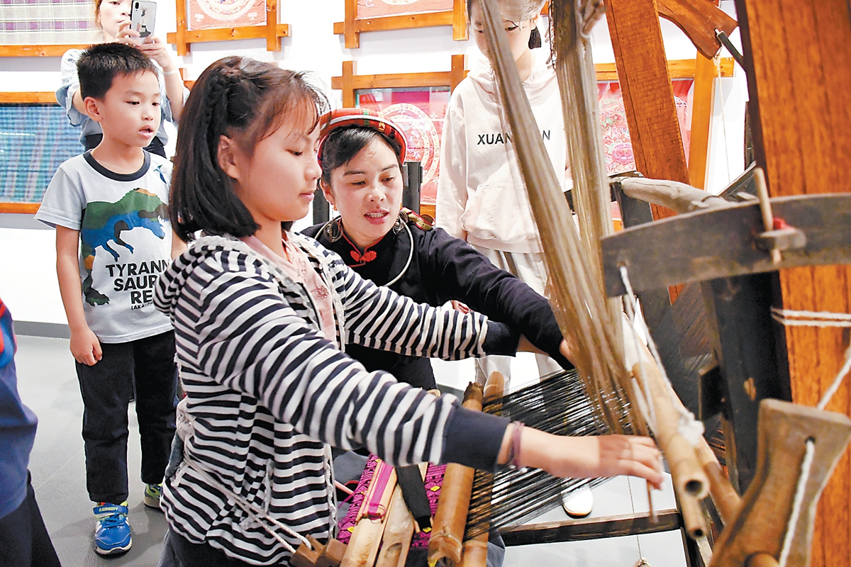 崇左市开展民族民俗文化宣传和体验活动