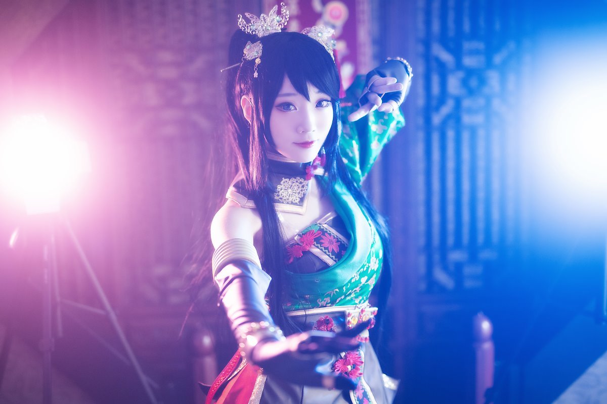 韩国美女cos《真三国8》关银屏 手持利器美貌动人