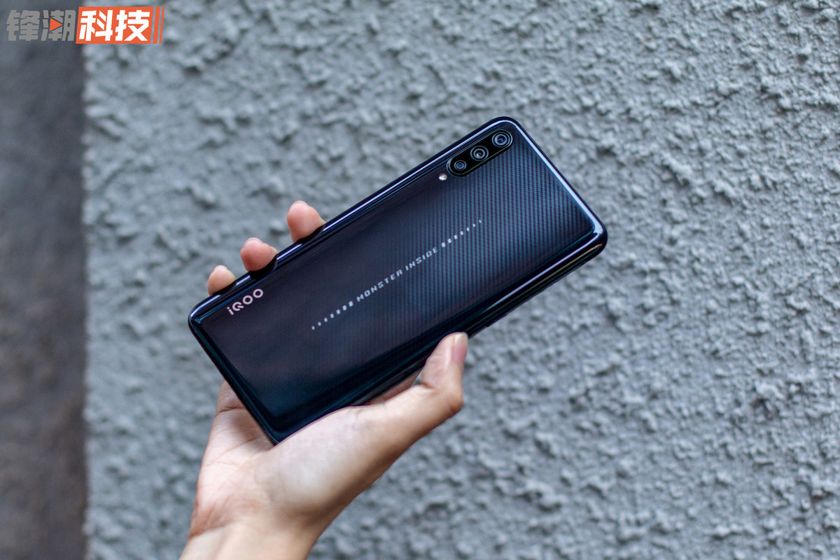 让生而强悍多一份质感vivoiqoo武士黑真机图赏