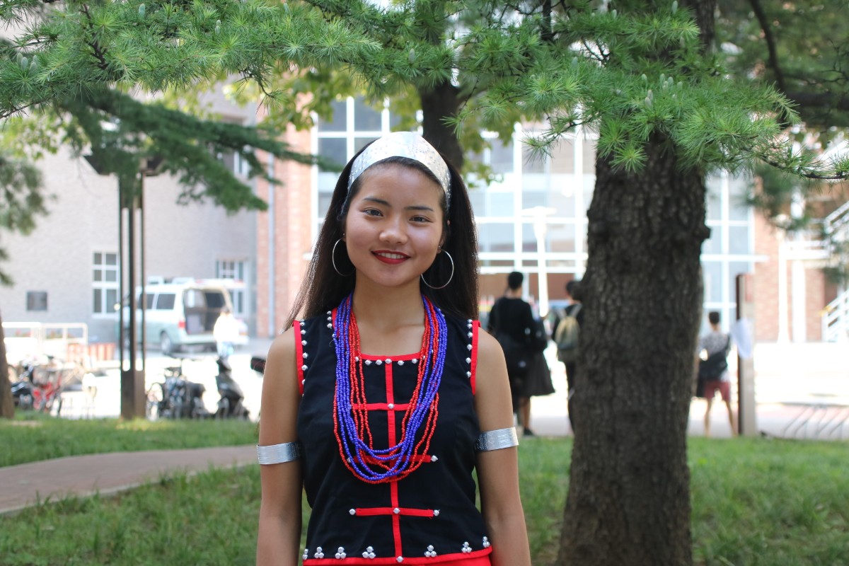 佤族姑娘王翠艳十年前许下的心愿终于实现