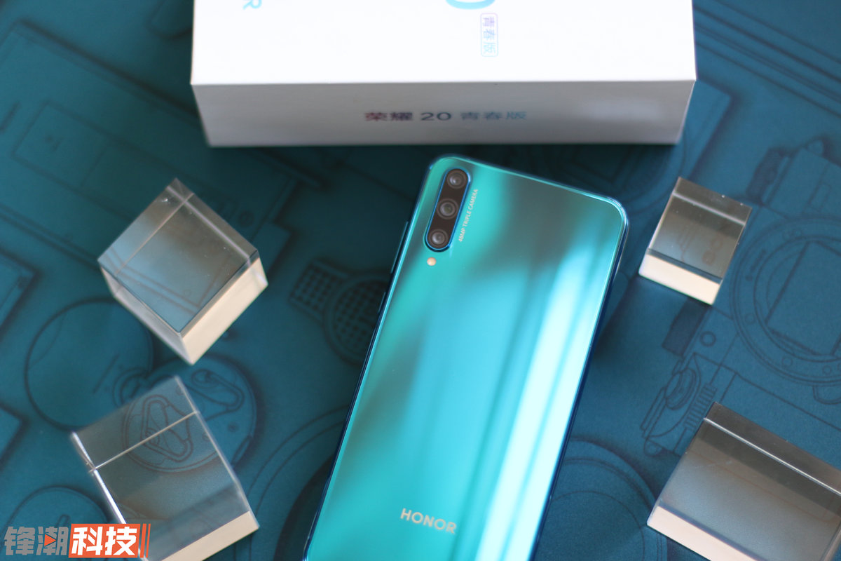 立体纹理造就奇幻之美荣耀20青春版蓝水翡翠图赏