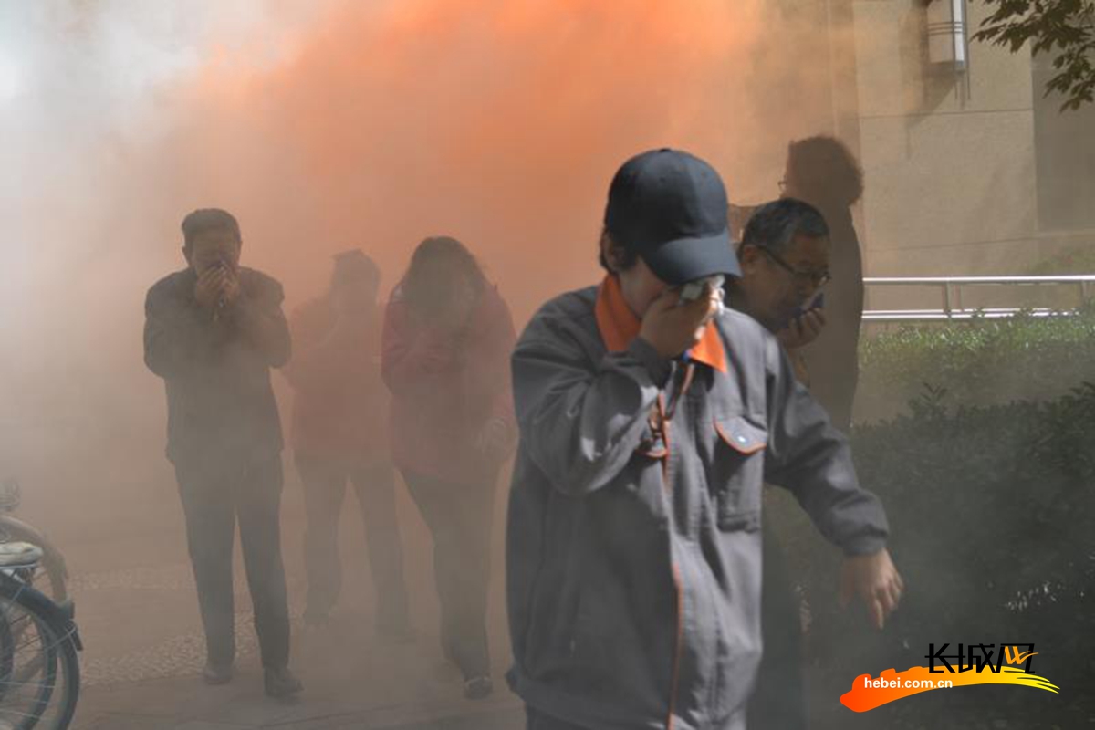 高清组图高层住宅发生火灾应这样逃生