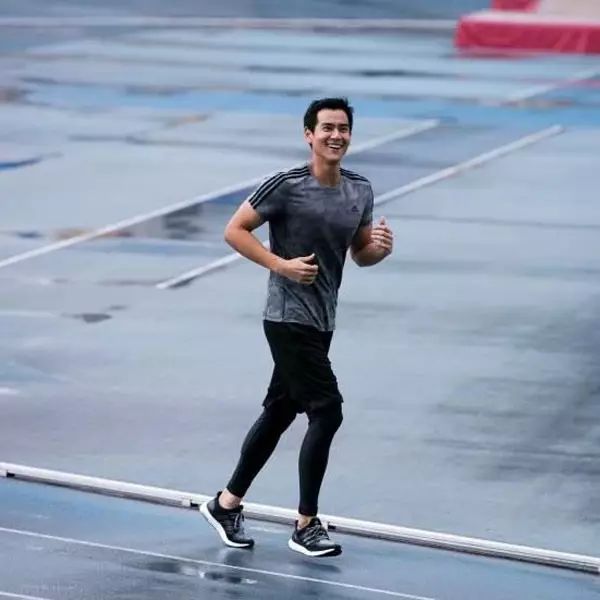 爱跑步的男人不会坏,爱跑步的女人很可爱!