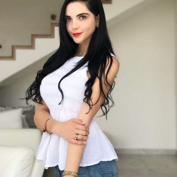 墨西哥电眼正妹福利美照前凸后翘胸猛十足