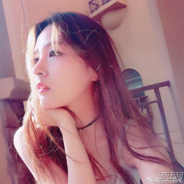 lol最美女解说rita女仆装登台上热搜:你们选aj还是我